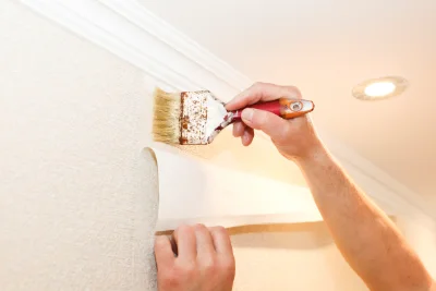 Pose de papier peint à Coivert — revêtements muraux et toiles de verre